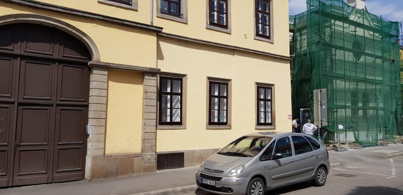 Pr Apartman Eger Exterior photo