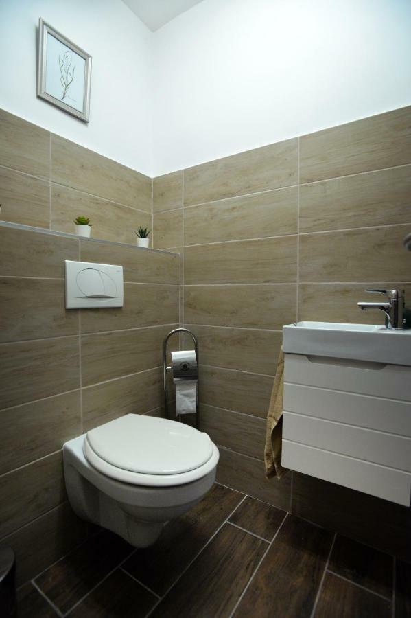 Pr Apartman Eger Exterior photo