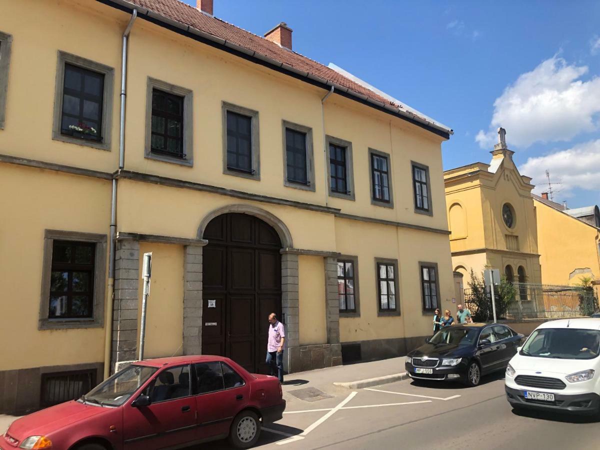 Pr Apartman Eger Exterior photo